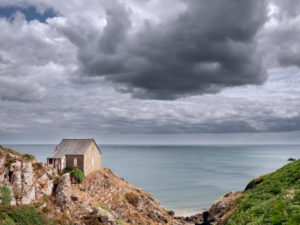 Verlassenes Haus am Plage Bonaparte in der Bretagne Verlassenes Haus am Plage Bonaparte in der Bretagne